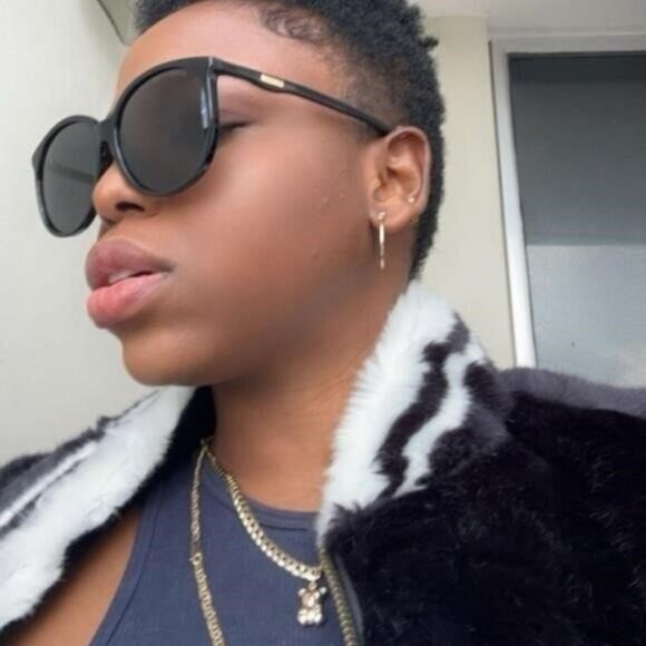 Authentic GUCCI WOMENS ROUND/OVAL SHINY BLACK FASHION DESIGNER EYEWEAR - Picture 12 of 13